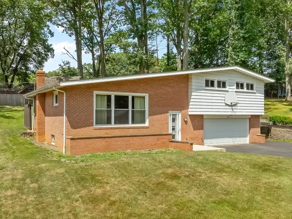 3046 Pine Hills Dr SW, Massillon, OH 44646