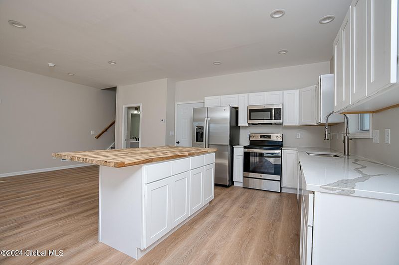 5th image of 123 Marjorie Lane #2