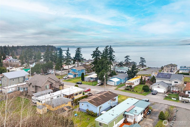 3rd image of 7460 Sunset Drive
