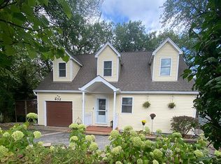 402 Nippersink Dr, McHenry, IL 60050