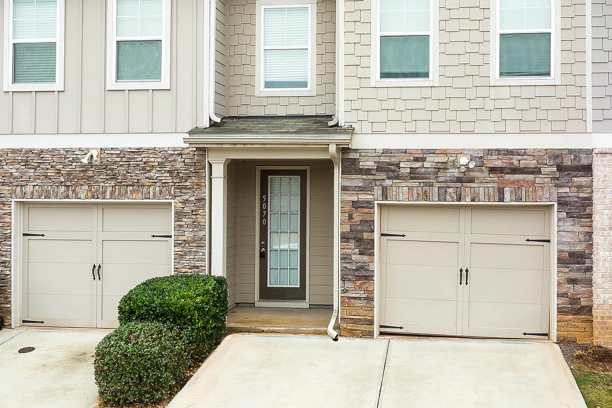 Building Photo - 5070 Longview Walk #1