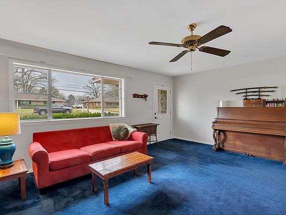 4th image of 2803 Royal Dr