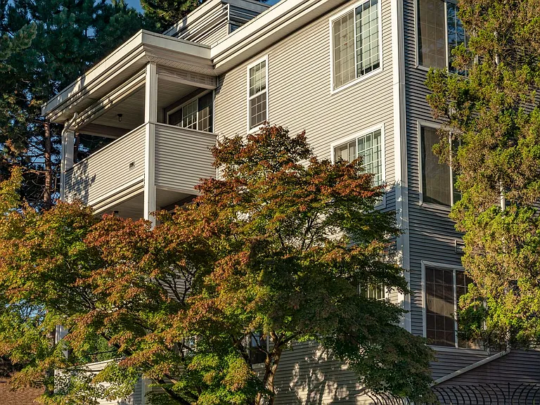 5307 Live Close To University Village And Uw! — Photo 2