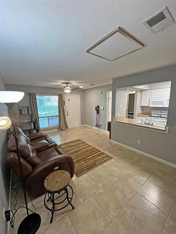 1 bed, 1.0 bath, 578 sqft, $1,100 — Photo 1
