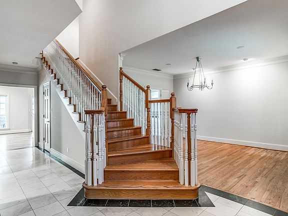 3rd image of 2833 Westminster Ave