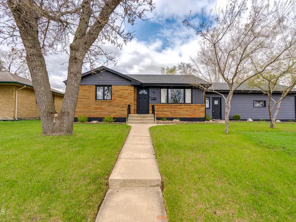 1811 Monte Dr NW, Mandan, ND 58554