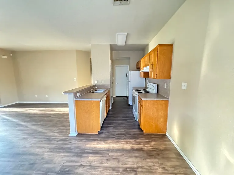3406 Toledo Dr — Photo 9