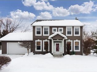 833 Brandenburg Dr, Chaska, MN 55318