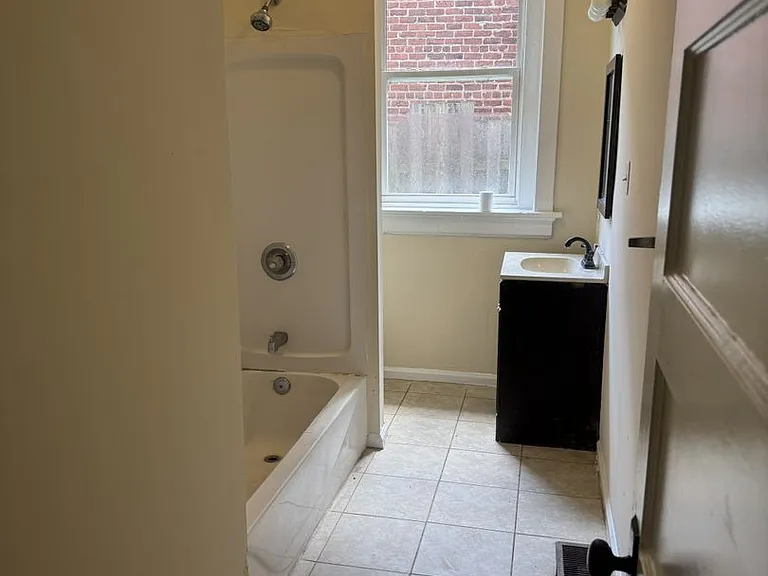 2422 Barton Ave — Photo 11