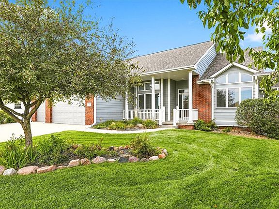 3rd image of 218 Traders Pointe Cir