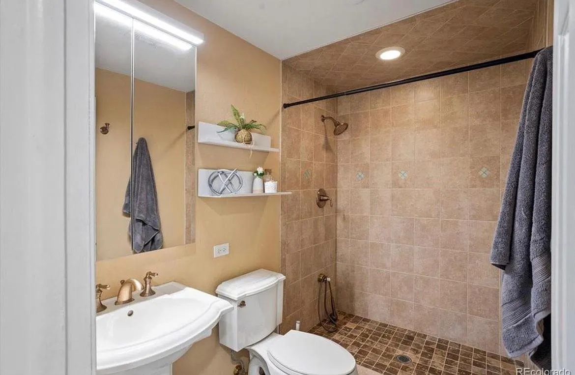 1260 York St — Photo 3