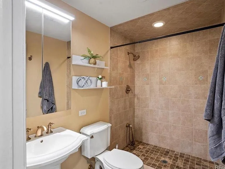 1260 York St #510 — Photo 3