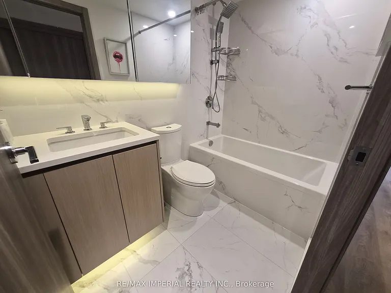 27 McMahon Dr #2011 — Photo 8