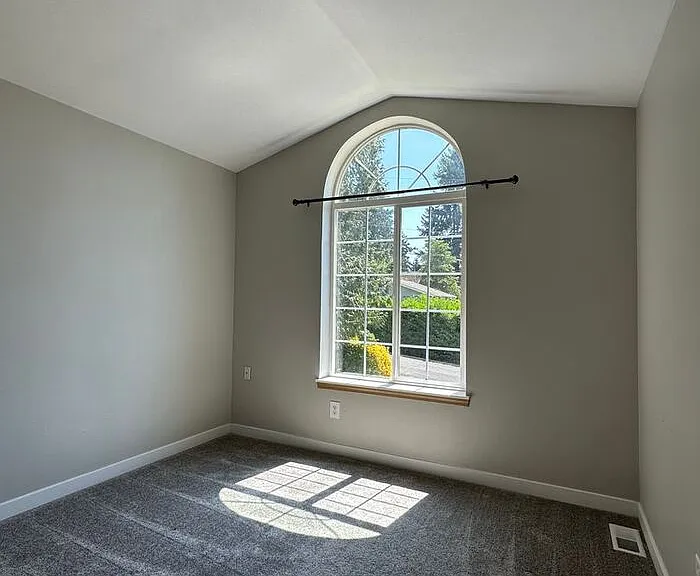 5108 Rainier Dr E — Photo 5