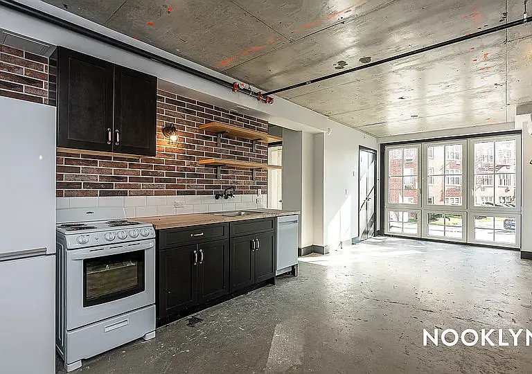 639 Foster Ave #305 — Photo 2