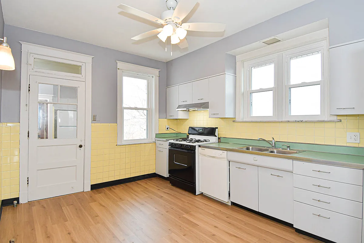 Building Photo - 5005 Goethe Ave #2