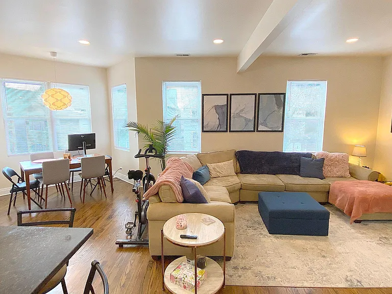 2301 N Maplewood Ave #2W — Photo 1