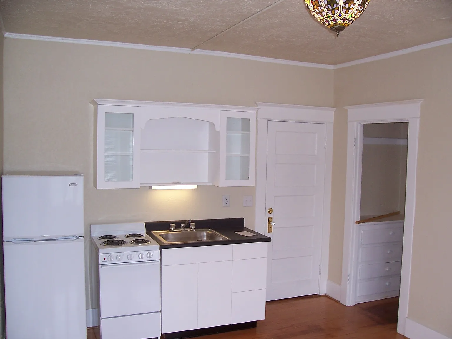 Studio, 200 sqft, $899 — Photo 3