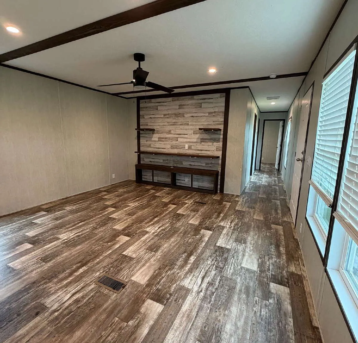 3 bed, $950 — Photo 3