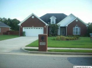 1604 Crown Pointe Dr SE, Hartselle, AL 35640