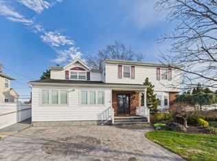 803 Michele Ln, Wantagh, NY 11793