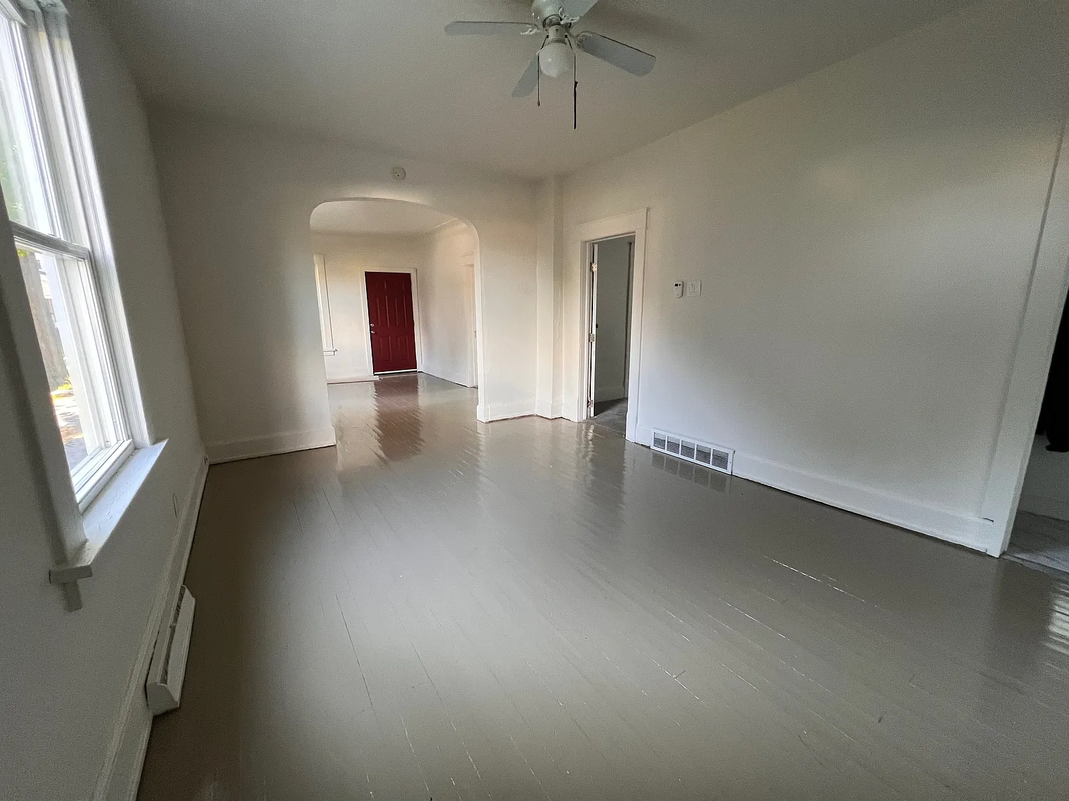 3 bed, 900 sqft, $1,050 — Photo 4