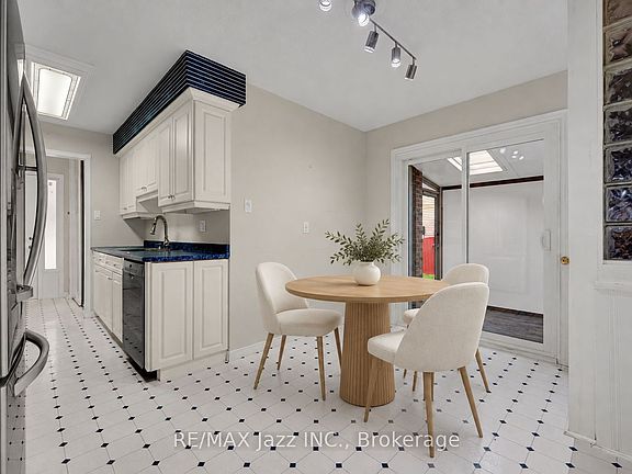 5th image of 292 Limerick St