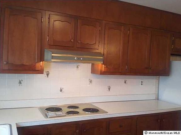 3rd image of 561B Portsmouth Dr