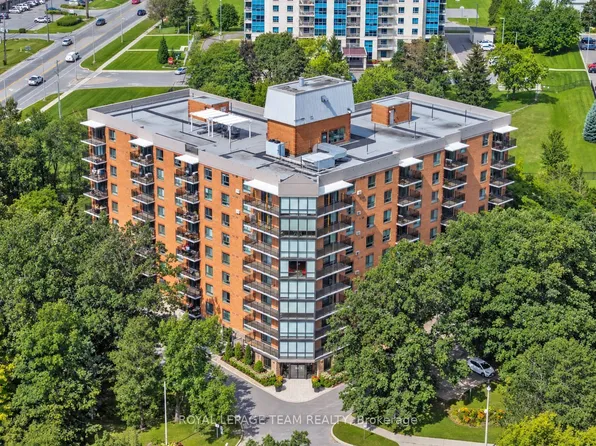 115 Barrett Ct Suite 302, Kingston, ON K7L 5H6