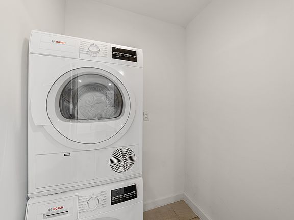5th image of 25 E 67th St APT 10A