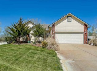 1600 E Winesap St, Haysville, KS 67060