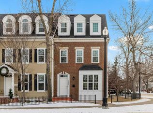 2833 Dallaire Ave SW, Calgary, AB T3E7T2