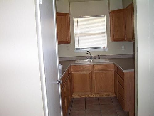 3rd image of 1102 S Brownleaf St