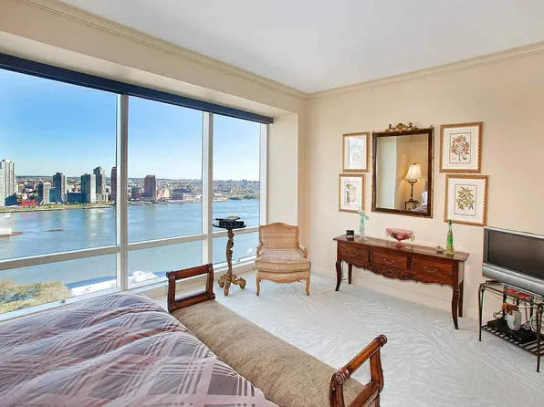 845 United Nations Plaza image 7 of 8