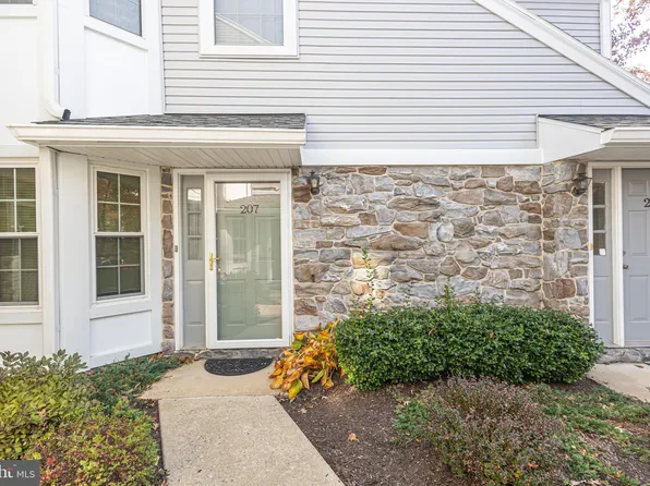 207 Mews Dr #207, Sellersville, PA 18960