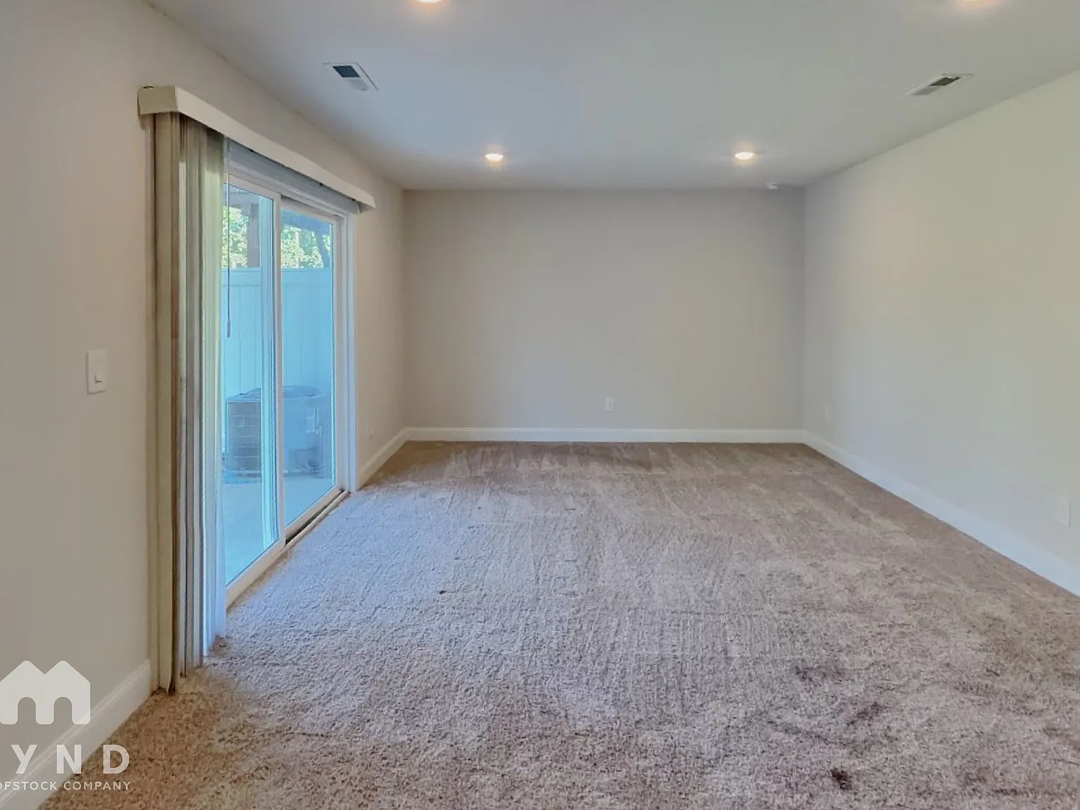 3 bed, 2.5 bath, 2000 sqft, $2,010 — Photo 2