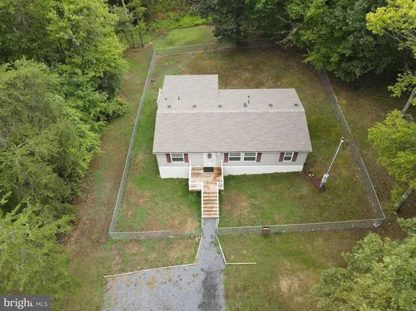 157 Rockface Rd, Levels, WV 25431