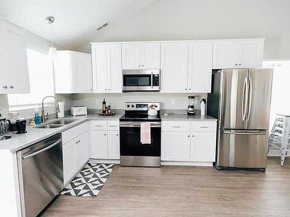 5th image of 3212 Arctic Ave #402