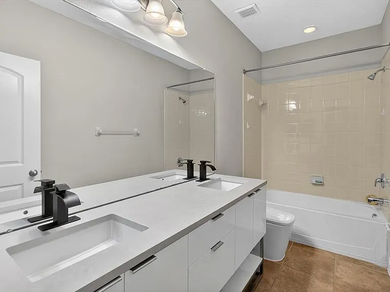 1389 Heritage Landings Dr — Photo 74