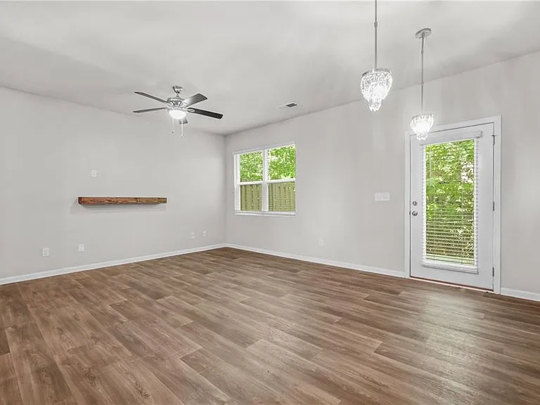 3181 Meadowstone Ln SW — Photo 5
