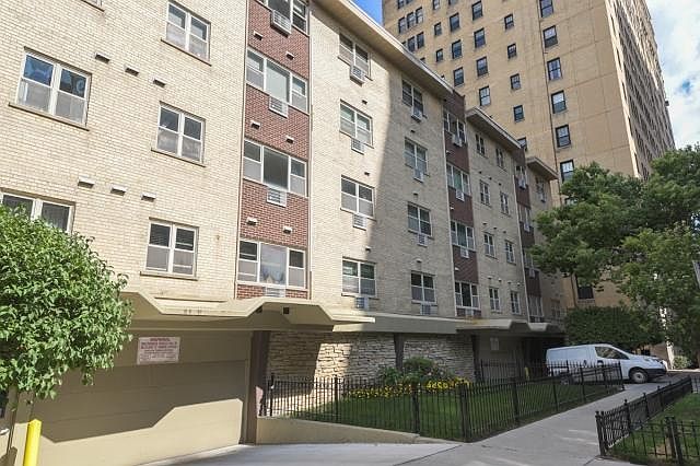 1st image of 420 W Aldine Ave APT 207