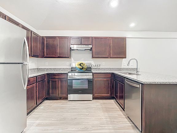 5th image of 177 Lomond Dr