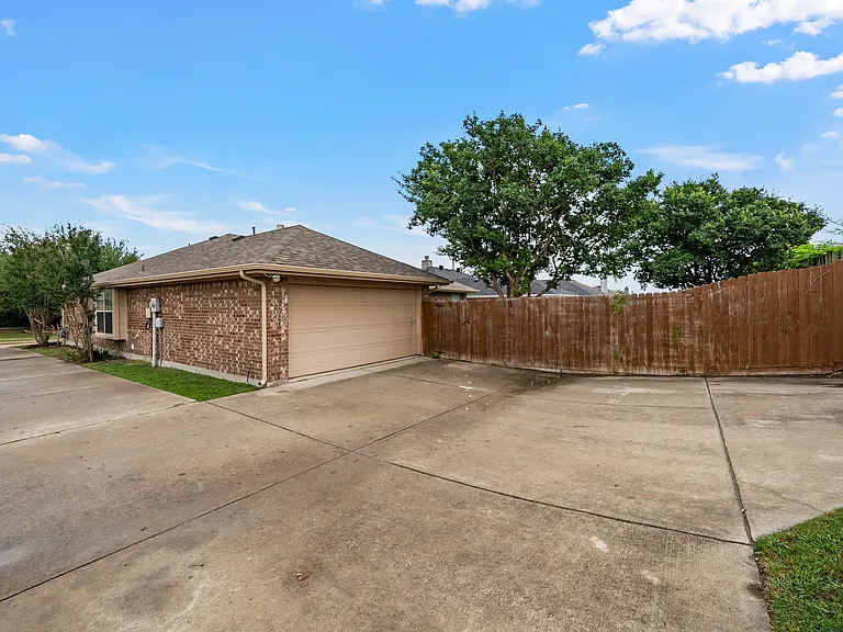 526 Wyoming Dr — Photo 12