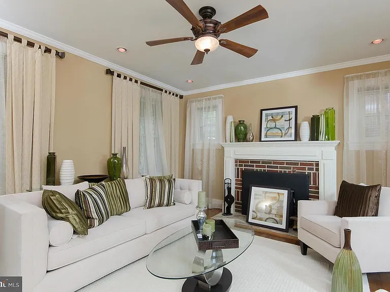 616 Nicholson St NW — Photo 4