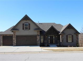 2203 SE Monterrey St, Blue Springs, MO 64014