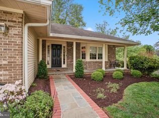 10033 Glencroft Ct, Vienna, VA 22181