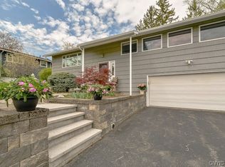 105 Eden Roc Cir, Syracuse, NY 13214