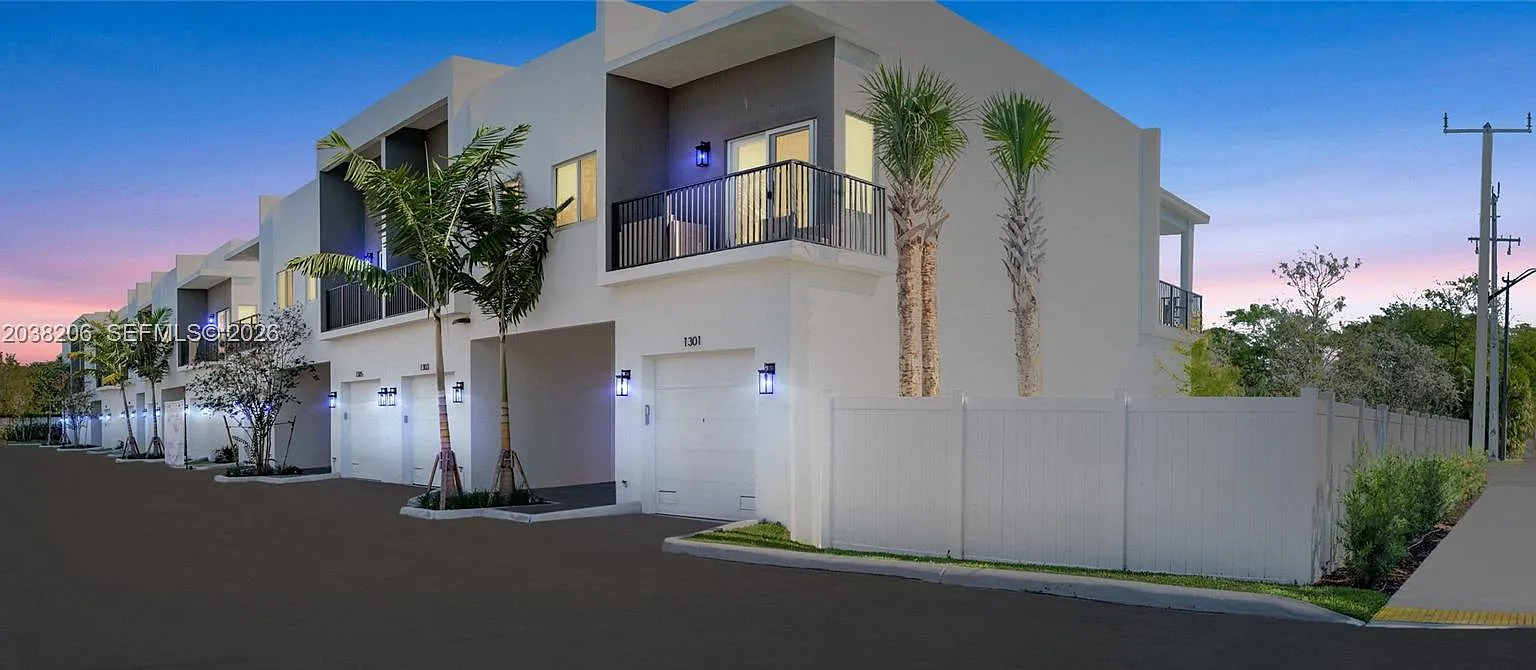 3 bed, 1348 sqft, $2,999 — Photo 1