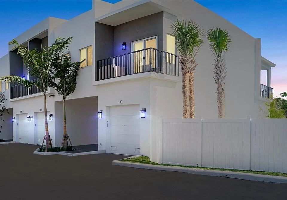635 NW 30th Ter