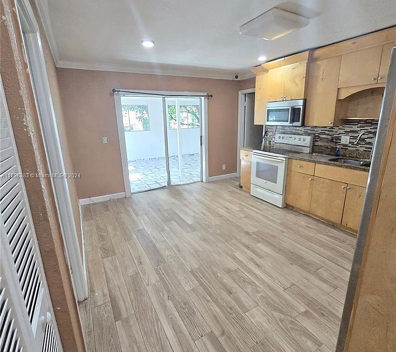 1st image of 6226 Wauconda Way W